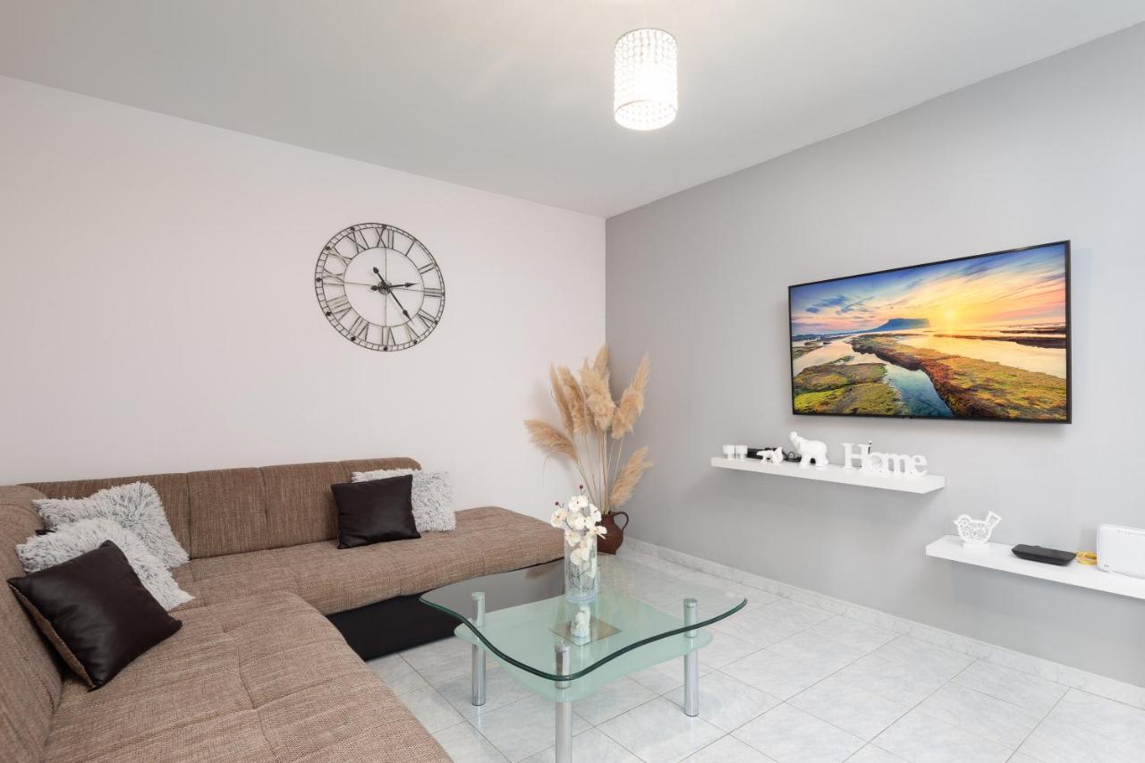 Solaris Holiday Home - Private Pool Stanici المظهر الخارجي الصورة